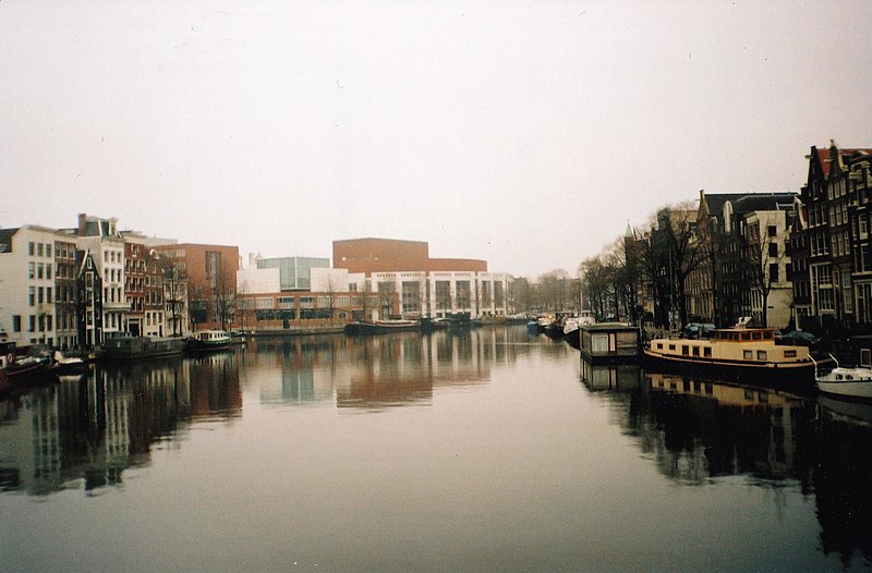 File:Amstel from Halvemaansburg - opposite Stopera (opera house) Amsterdam.jpg