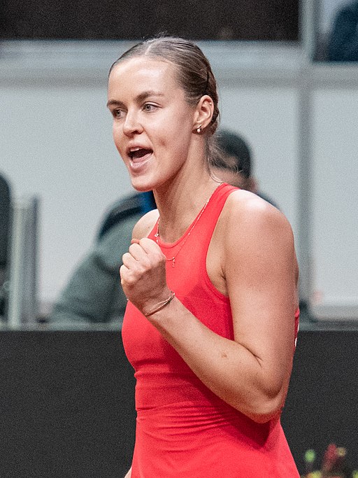 Anna Karolína Schmiedlová (49810082372) (cropped)