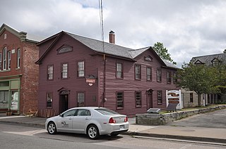 <span class="mw-page-title-main">Sinclair Inn</span> Museum, former inn, and second oldest wood-framed building in Annapolis Royal, Canada.