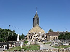 این کلیسا در Armentières-sur-Avre است