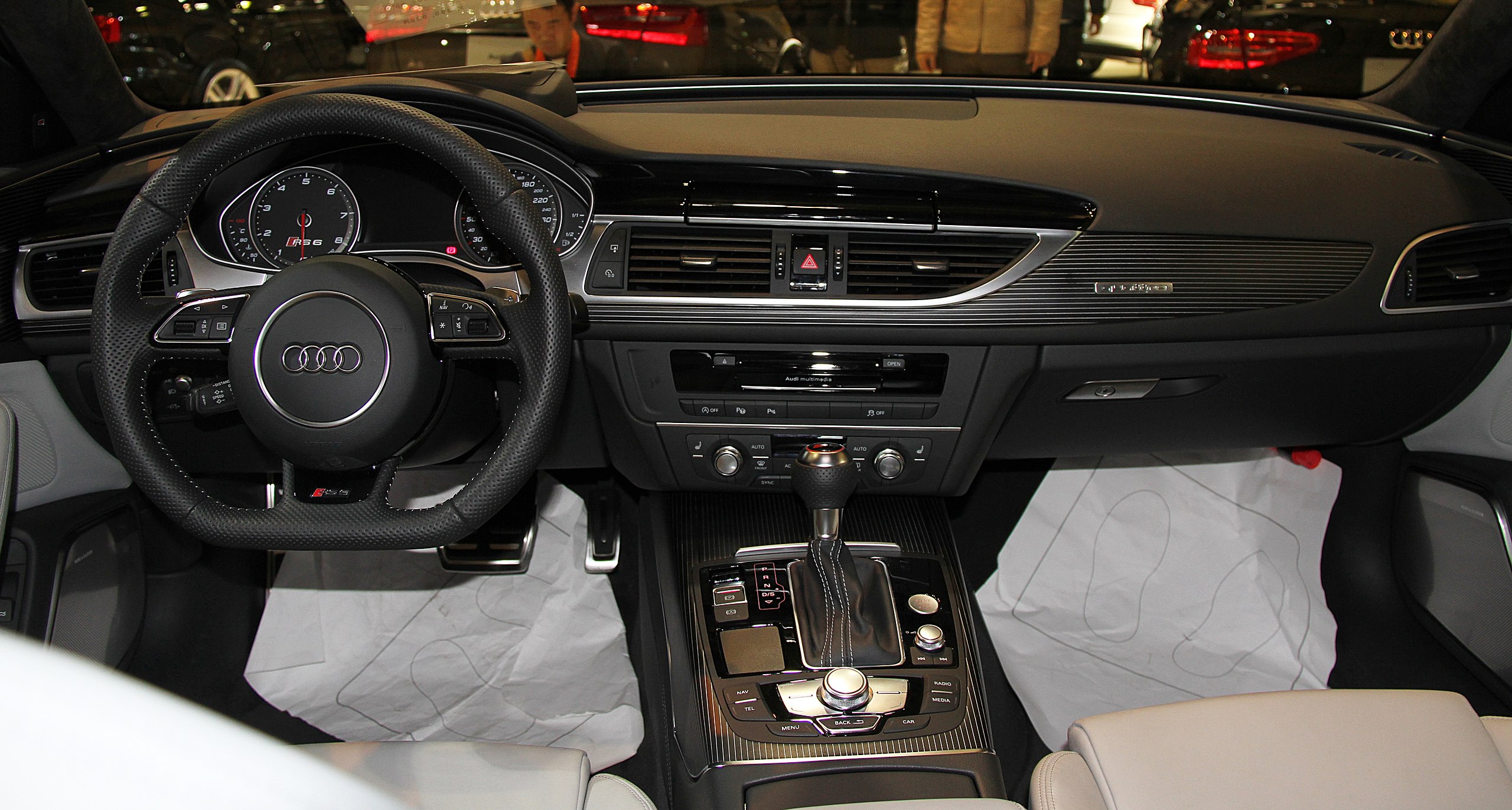 File:Audi RS6 Avant C7 interior.jpg - Wikimedia Commons