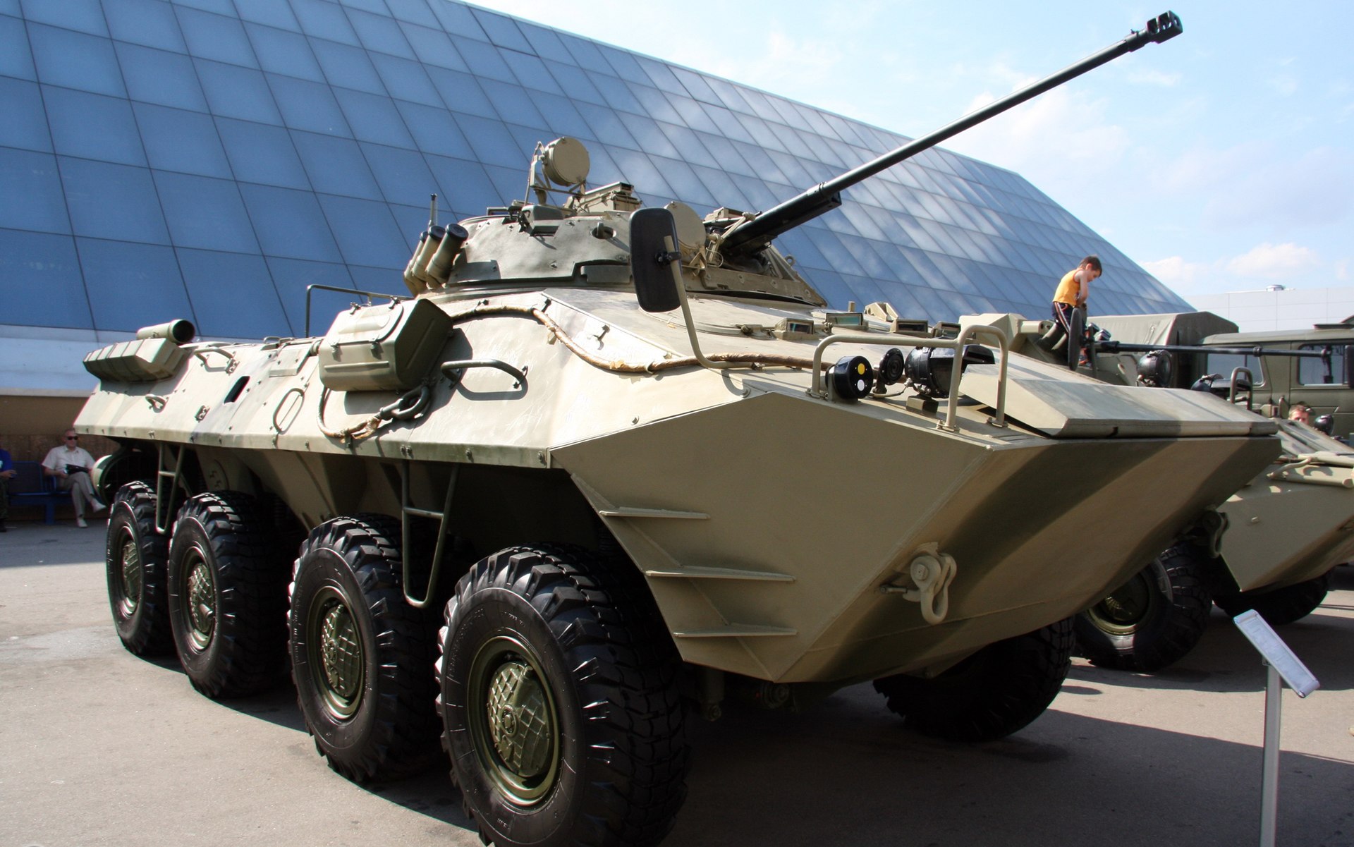 1920px-BTR-90_%282%29.jpg