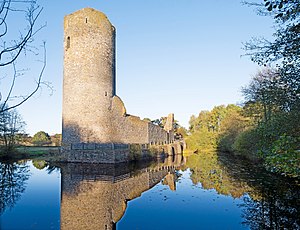 Baldenau Castle from the southwest with the 24 m high keep and the moat