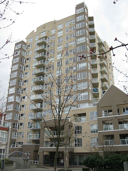 File:Balmoral Tower Highrise (April 2009).jpg