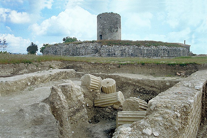 File:Barzan-Fâ-péribole.jpg