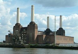 Battersea Powerstation - Across Thames - London - 020504.jpg