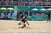 Deutsch: Beachvolleyball bei den Olympischen Jugendspielen 2018; Tag 11, 17. Oktober 2018; Jungen, Spiel um Platz 3 – Argentinien-Ungarn 2:0 (21–15/21–15) English: Beach volleyball at the 2018 Summer Youth Olympics at 17 October 2018 – Bronze Medal Match – Argentina-Hungary 2:0 (21–15/21–15)