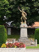 Le Poilu victorieux (monument aux morts)