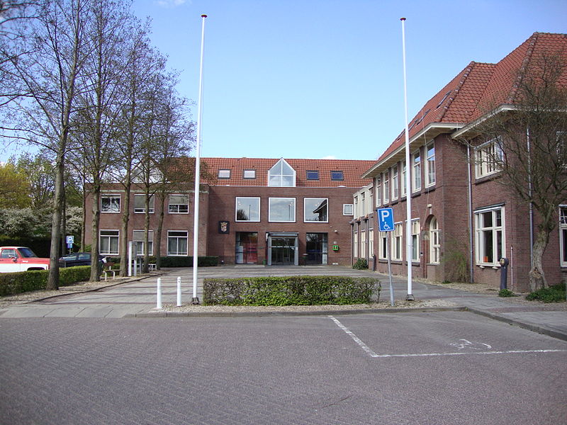 File:Beuningen (Gld, NL) town hall.JPG