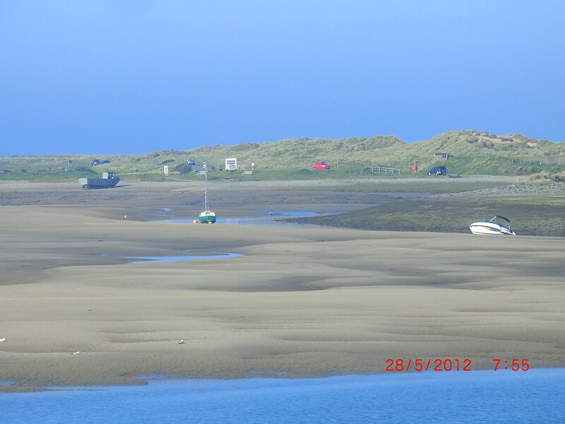 File:Boats Stranded on Tidal Flats at Arthog - panoramio.jpg