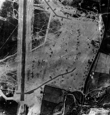 Vue aérienne de Bastia Borgo prise le 15 août 1944. (Bastia Poretta est un autre terrain situé plus au Sud-Est) Plusieurs B-17 sont visibles.