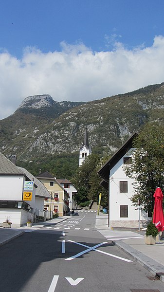 File:Bovec, Slovenia (6918946621).jpg