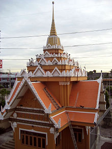Building in Wat Songkhammakalyani temple complex.jpg