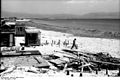 Bundesarchiv Bild 101I-468-1415-24, Süditalien, Strand mit Strandhütten.jpg