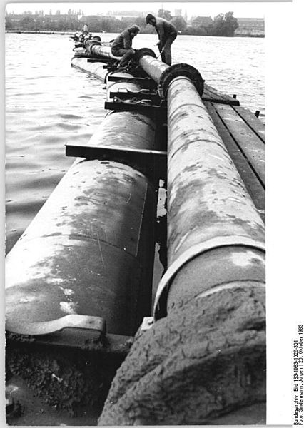 File:Bundesarchiv Bild 183-1983-1026-301, Wismar, Reinigung des Mühlensees.jpg