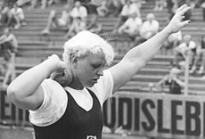 Nach einer positiven Dopingprobe im Jahr 1977[2] wurde Ilona Slupianek Europameisterin 1978/1982 und Olympiasiegerin 1980 – dies sowie ihre beiden später erzielten Weltrekorde müssen klar auf dem heute bekannten Hintergrund der DDR-Dopingpraxis gesehen werden[3][4]