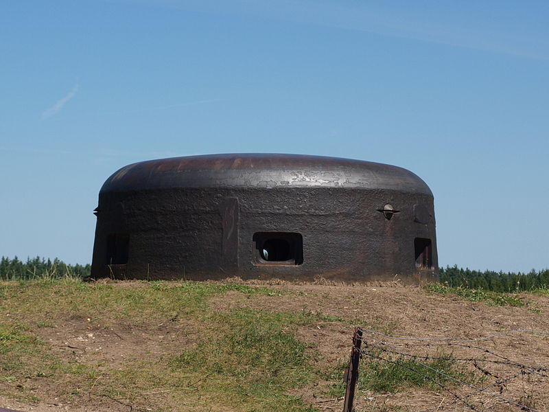 File:Bunker in Bakałarzewo.JPG