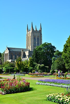 How to get to Bury St Edmunds with public transport- About the place