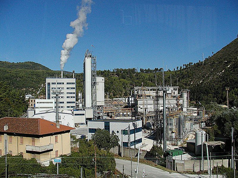 File:Bussi sul Tirino fabrik 01.jpg