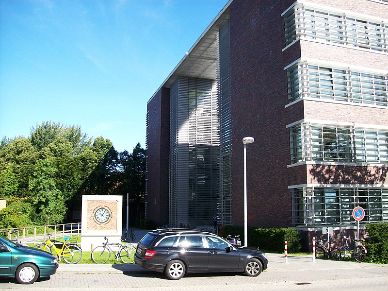 File:Campus-Forschung UKE - panoramio.jpg