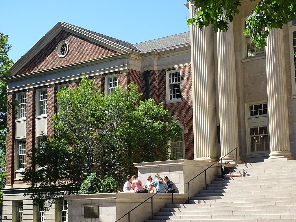 Campus Scene - University of Alabama-Tuscaloosa 