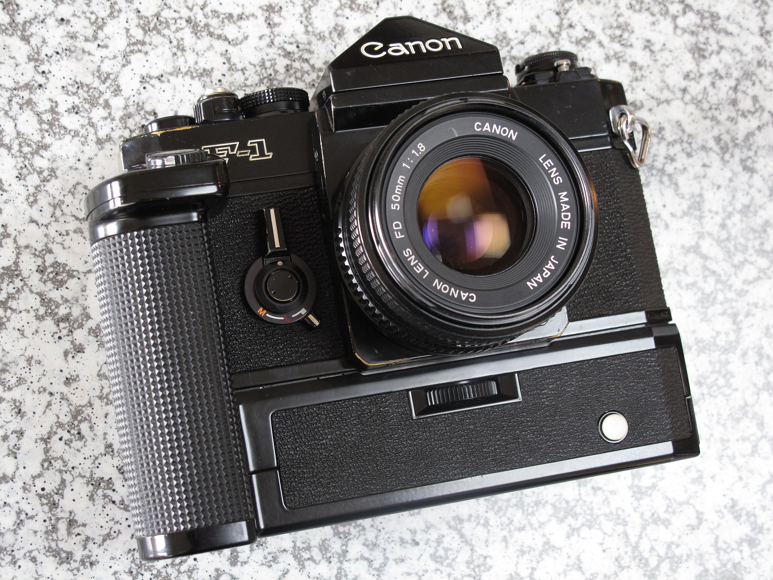 File:Canon F-1 with Power Winder F (4124346906).jpg - Wikimedia 