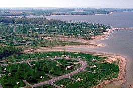 Letecký pohled na Carlyle Lake Illinois.jpg