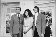 Karen und Richard Carpenter bei Präsident Richard Nixon (1972)