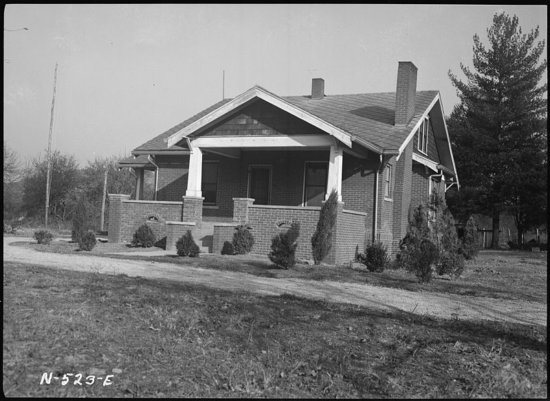 File:Caryville Lake, Forest Ranger's Residence - NARA - 279857.jpg