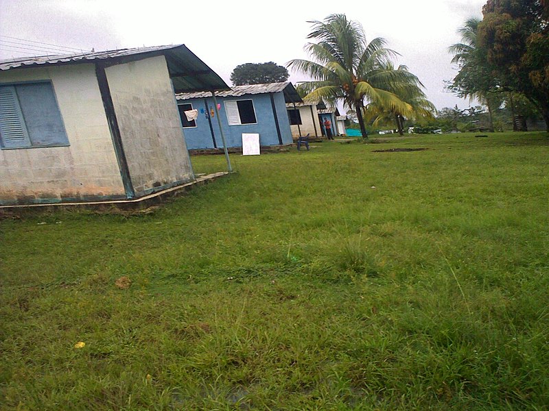 File:Casas en San Martin De Turumbang - panoramio.jpg