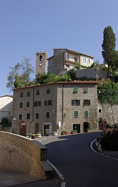 File:Castelnuovo di Val di Cecina 001.JPG