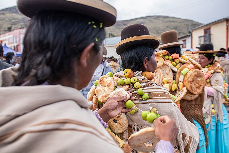 File:Celebración del Roscasiri en Pomata 37.jpg