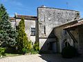 Français : Ancien prieuré au sud de l'église de Charmant, Charente, France