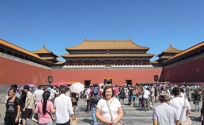 File:China (Beijing, Forbidden City) View of Meridan gate from courtyard (25928319008).jpg