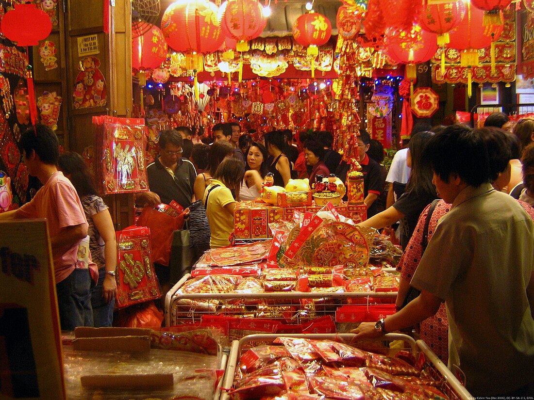 File:Chinese New Year market.jpg