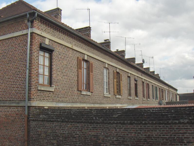 File:Cités filature Balagny-sur-Thérain 10 (3413341561).jpg