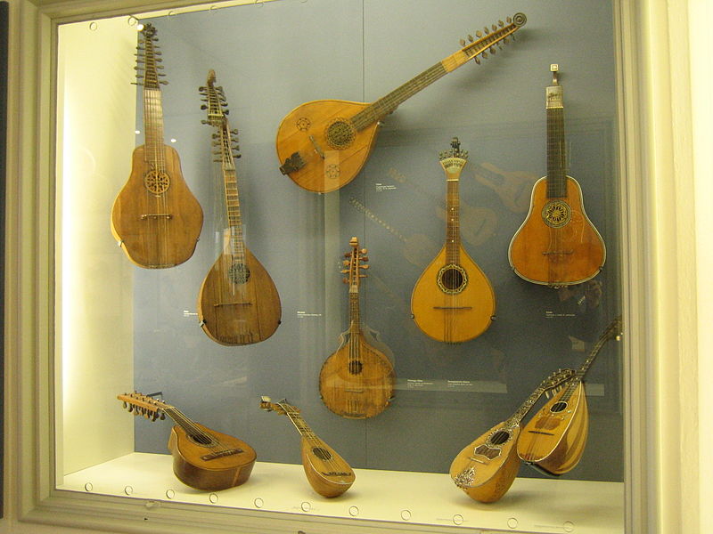 File:Citterns and Mandolins, Deutsches Museum.jpg