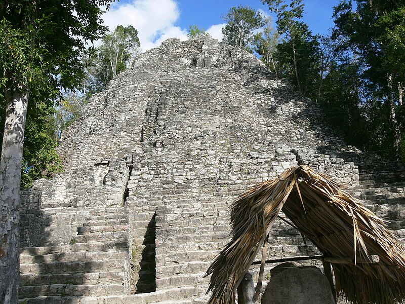 File:Cobá - Pyramide Iglesia 2.jpg