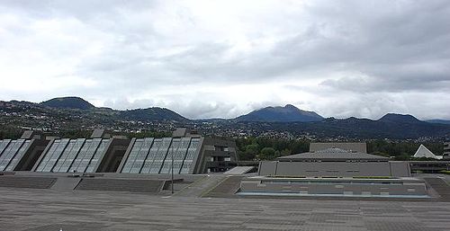 http://upload.wikimedia.org/wikipedia/commons/thumb/9/9e/Colegio_mil.jpg/500px-Colegio_mil.jpg