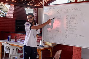 Öğretmen: Tanım ve etimoloji, Öğretmen yeterlikleri, Dünyada öğretmenlik