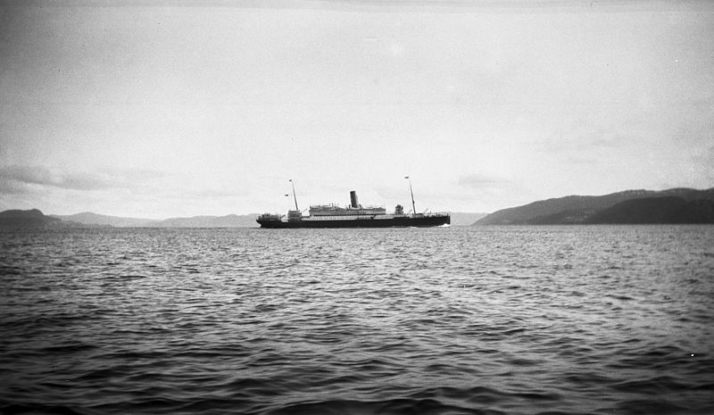 File:Cruise ship in Trondheimsfjorden, 1923. (8424033538).jpg