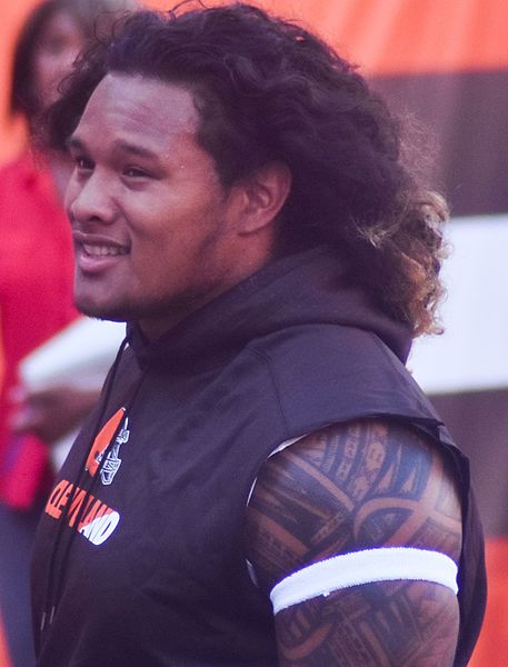 File:Danny Shelton 2015.jpg