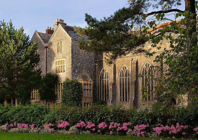 File:Dartington Hall autumn-1.jpg