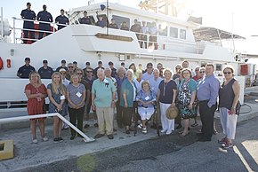 Nachkommen von Bailey Barco treffen die Besatzung der USCGC Bailey Barco -a.jpg