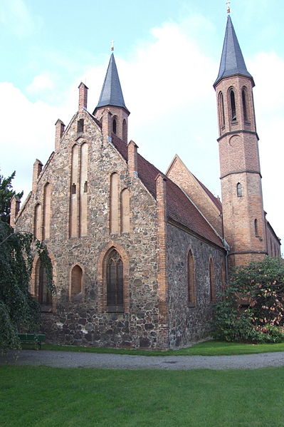 File:Dorfkirche Pankow 05.jpg