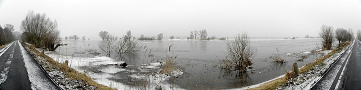 Droga do Kłopotowa, zimą - panorama - panoramio.jpg