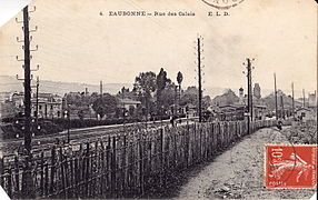 La rue des Calais et le chemin de fer.