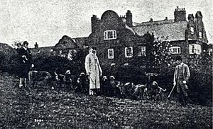 Edwin Brough (centre) at Scalby Manor (then Wyndyate) with his bloodhounds Edwin Brough and bloodhounds at Scalby Manor.jpg