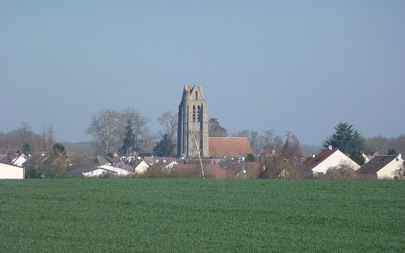 File:Eglise et maisons de Presles-en-Brie vue depuis la Fonderie - panoramio.jpg