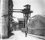 L'Elevador do Municipio collegava il Largo da Biblioteca (l'odierno Largo da Academia de Belas-Artes) al Largo de São Julião (contiguo alla Praça do Município). Inaugurato nel 1897, rimase operativo sino al 1915 e venne smantellato nel 1920.